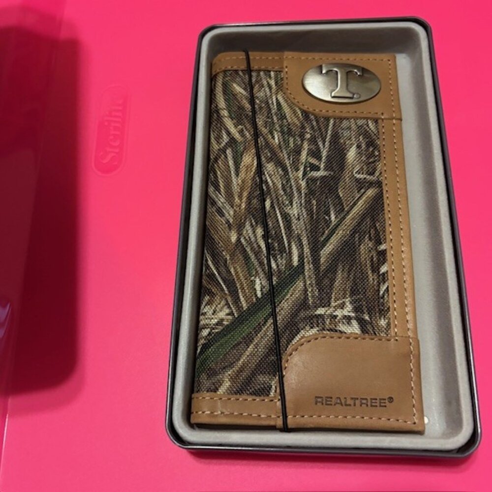 NEW ZEP-PRO Men's Realtree Nylon and Leather Secretary-Style Roper Concho Wallet